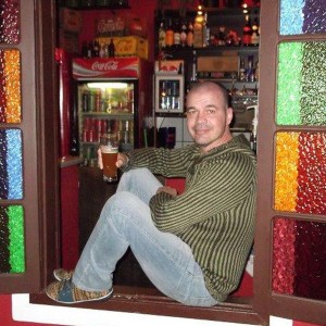 Padre Beto segelas bir