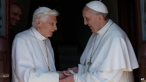 Paus Benedictus kembali ke Vatikan