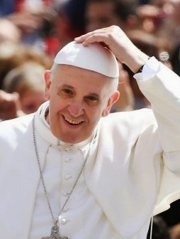 Paus Fransiskus dengan topinya by Getty Images email