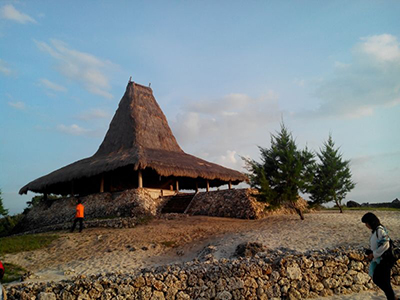 Rumah di Tepi Tebing Mandorak/ Foto: Abdi Susanto