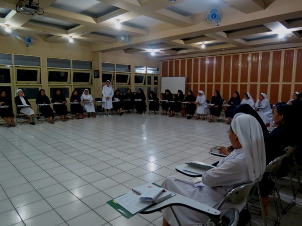 Semua suster SFS terlibat aktif dalam setiap sesi program acara.