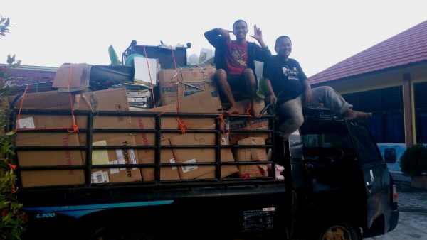 Memulung untuk mengumpulkan dana pembangunan Gereja MBK di Kasongan, Keuskupan Palangkaraya, Kalteng. (Ist)