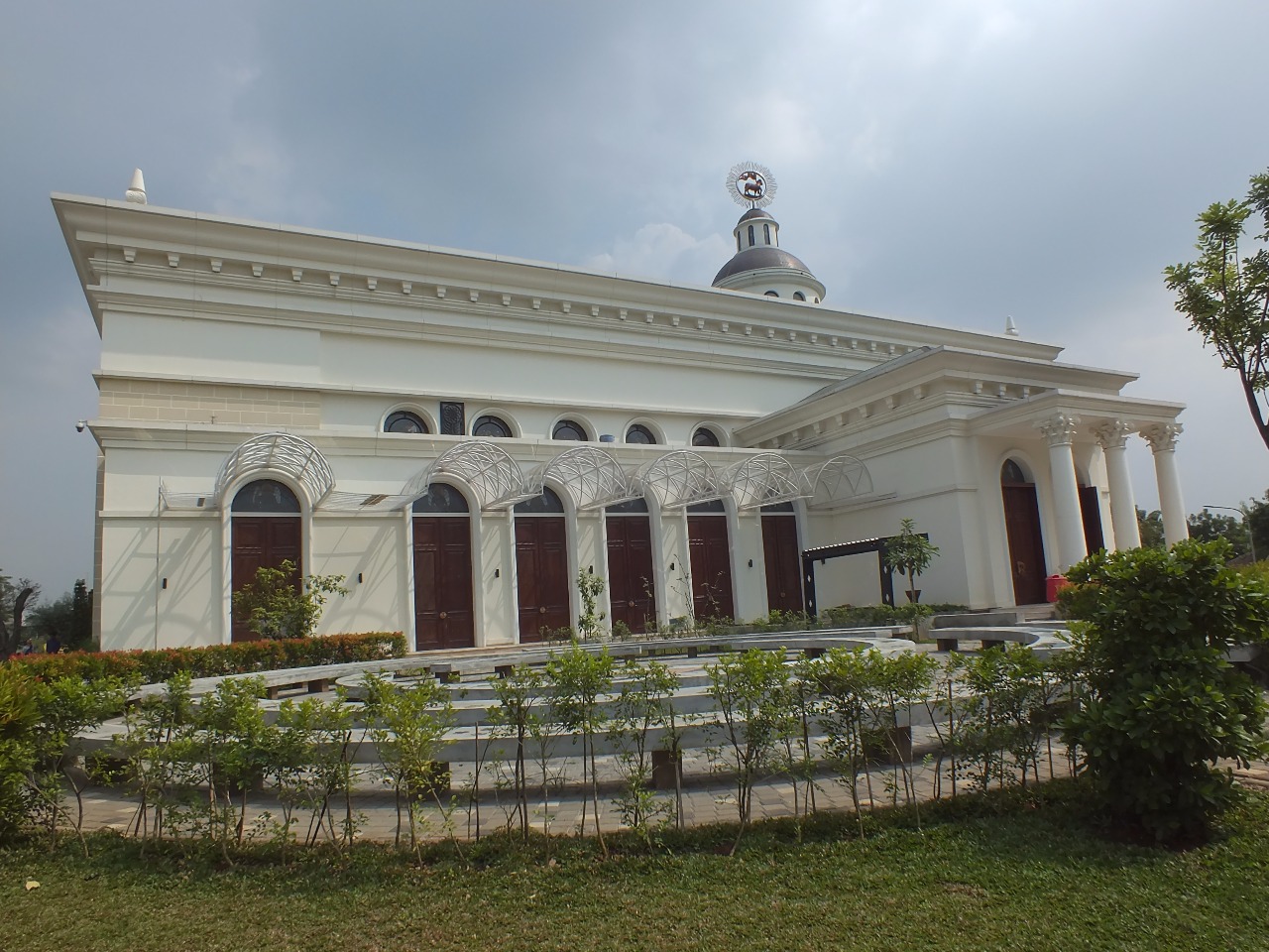 Gereja Anak Domba Paroki St Yohanes Maria Vianney Cilangkap