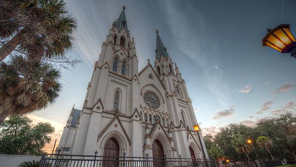 Hasil gambar untuk gereja katedral