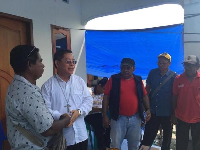 Bapak Uskup Keuskupan Manado Mgr. Benedictus Estephanus Rolly Untu MSC mengunjungi Palu dan sekitarnya. (Komisi Komsos Manado)