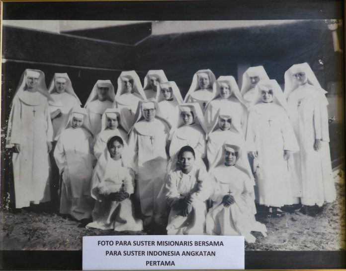 Para suster OSA misionaris dari Negeri Belanda di Ketapang dan para suster muda Indonesia generasi pertama ok