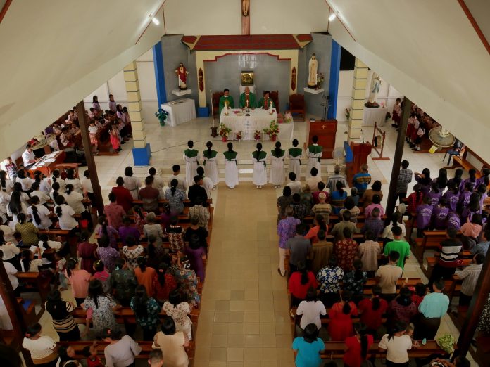 Paroki Sungai Daka - Perayaan Ekaristi menandai akhir kunjungan pastoral Uskup