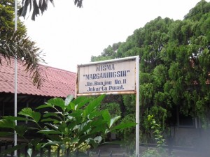 Plang nama Wisma Marganingsih