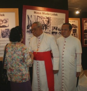 Kardinal Julius Darmaatmadja SJ bersama Uskup Agung Jakarta
