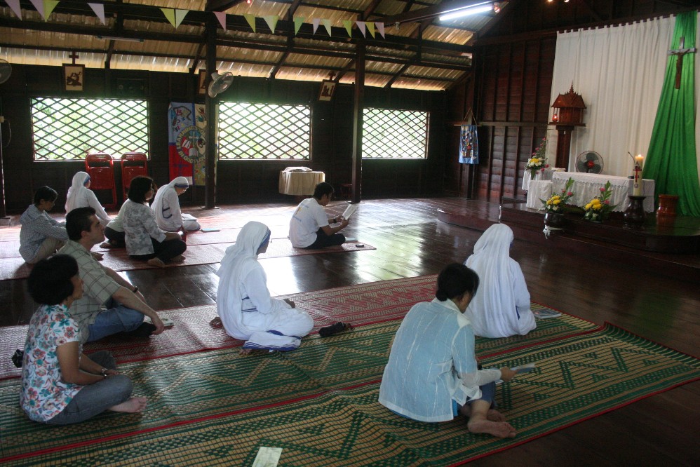 Misa di gereja siem reap kamboja ok