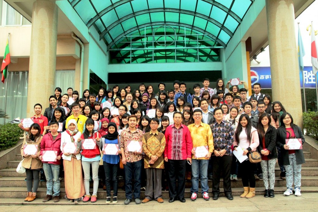 Guilin peserta seminar pose bersama