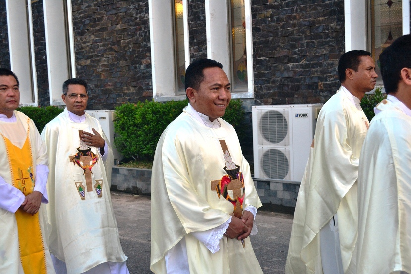 Signis Batam Misa Pembukaan Romo Kamilus ok