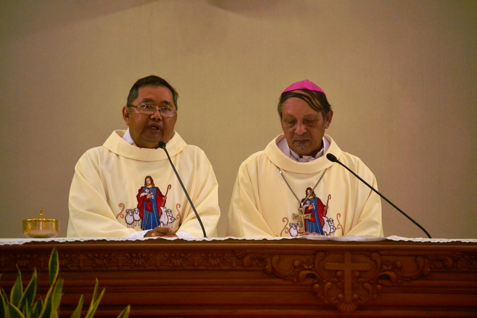 Signis di Batam misa pembukaan bersama Mgr Petrus Turang Pr
