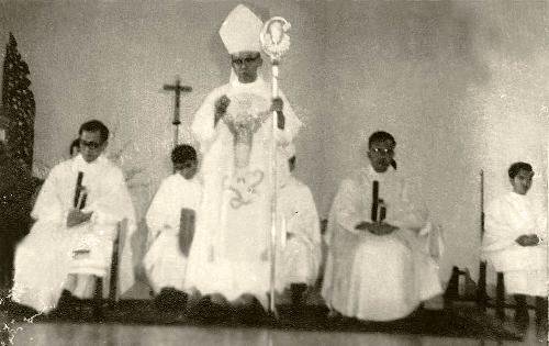 Kardinal Darmojuwono di Gereja Ignatius Magelang