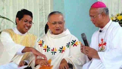 Mgr V Kartasiswoyo bersama Mgr. Puja dalam sebuah misa