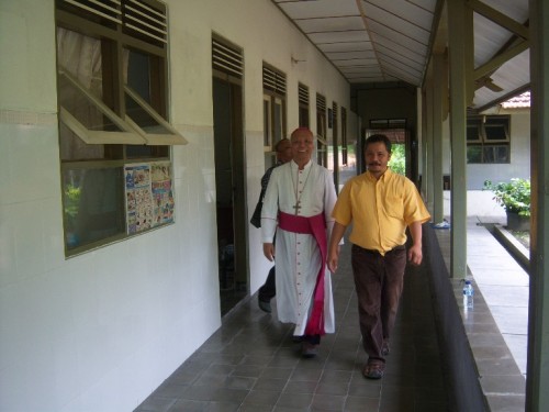 Uskup Agung Keuskupan Semarang Mgr. Johannes Pujasumarta