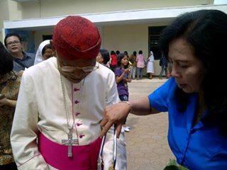 Mgr. Julianus Sunarka SJ di Paroki Pemalang2.jpg