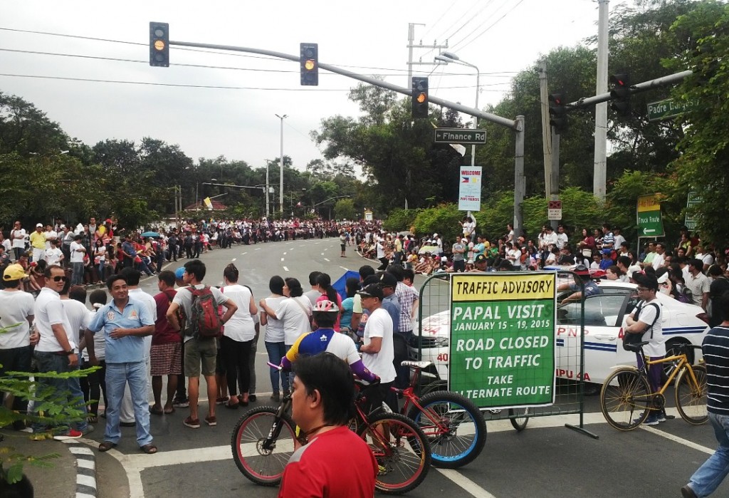 Paus Fransiskus di Filipina jalanan ditutup