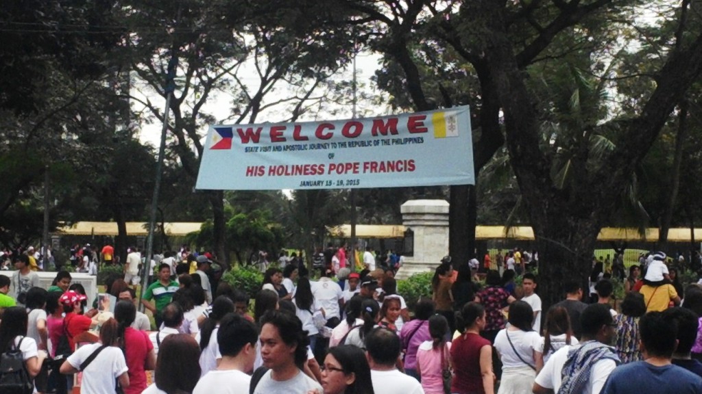 Paus Fransiskus di Filipina kerumunan orang
