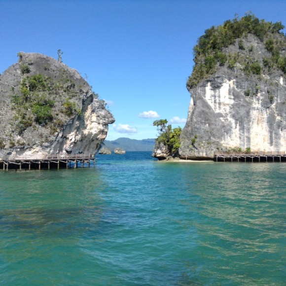 raja ampat dua pulau by mathias