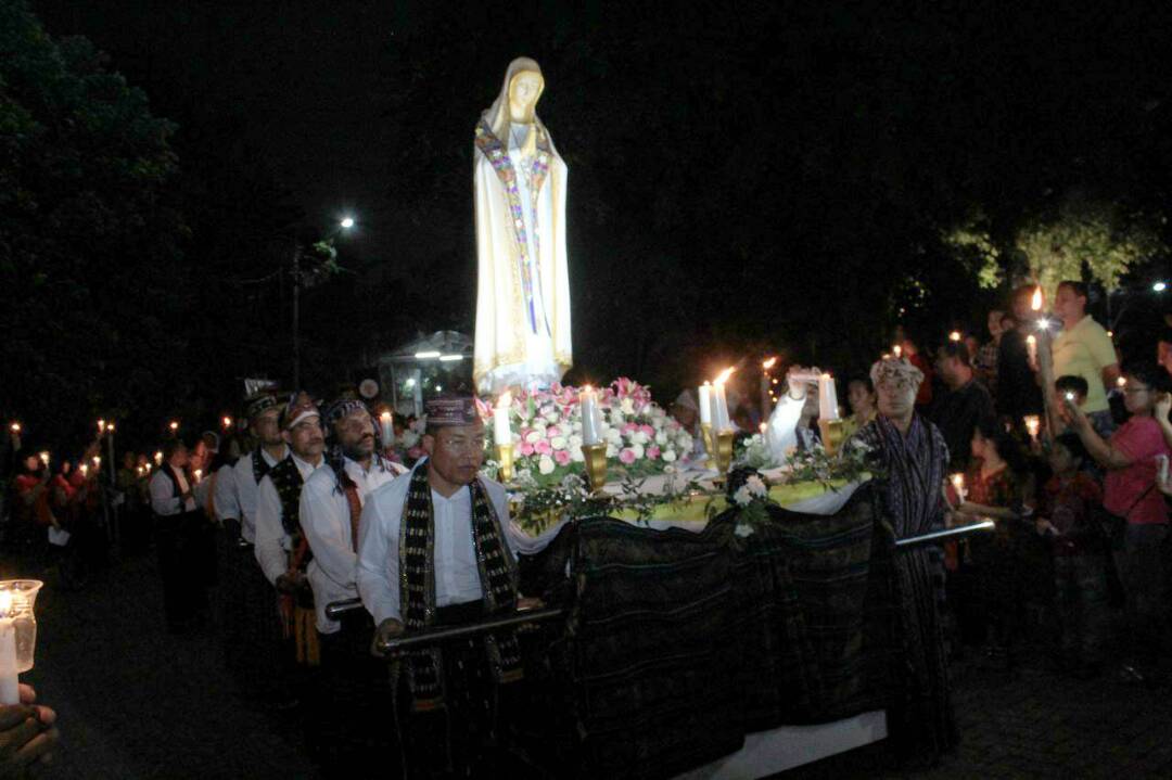 Pembukaan Bulan Maria Mei 2017 dan Peringatan 100 Tahun Penampakan Bunda Maria di Fatima yang berlangsung di Paroki St. Gregorius Agung Kutabumi - Tangerang (Vero)
