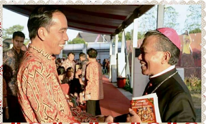 Presiden RI Ir. Joko Widodo bersalaman dengan Mgr. Agustinus Agus Pr