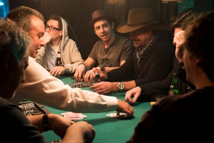 Permainan poker gelap yang menjadikan Molly Bloom kaya raya sebagaimana tersaji dalam film "Molly Bloom". (Ist)