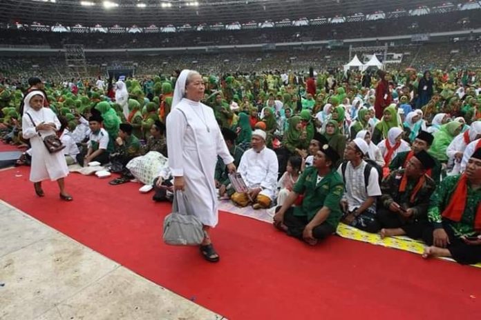 Dua suster di HUT Muslimat NU