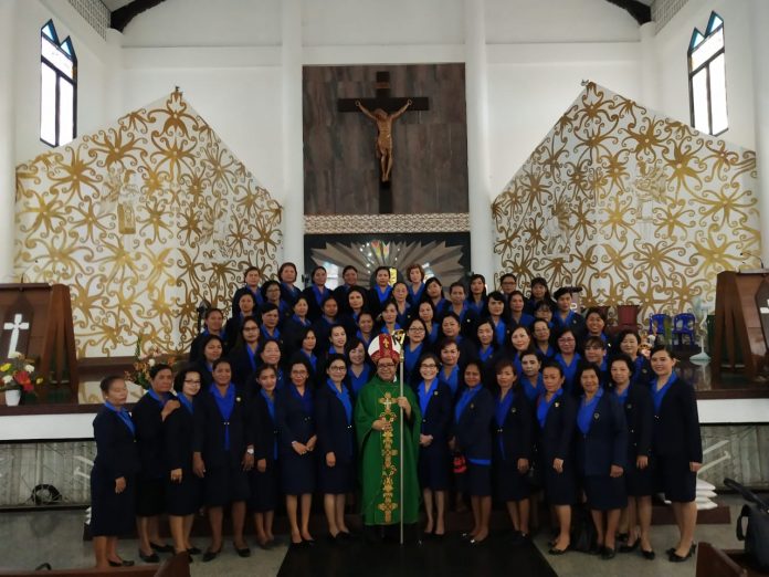 Peserta Konferda bergambar bersama Mgr. Paulinus Yan Olla MSF