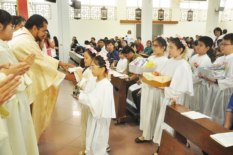 32 Anak  Terima Komuni Pertama di Gereja St  Maria de  