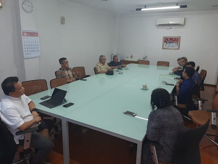 Sekretaris Komisi Komunikasi Sosial (Komsos) KWI Romo Steven Lalu Pr memimpin pertemuan dengan sejumlah penggiat PWKI (Paguyuban Wartawan Katolik Indonesia) di Kantor KWI Cikini 2 Jakarta, Kamis (5/12/19) by Mathias Hariyadi