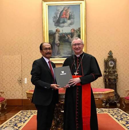 Indonesian Ambassador to the Holy See HE Antonius Agus Sriyono render official invitation from Indonesian President Joko Widodo to Pope Francis through Pietro Cardinal Carolin