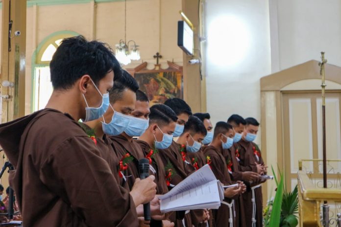 Para Saudara Fransiskan Kapusin Provinsi Pontianak yang akan mengucapkan Kaul Perdana dan Kaul Kekalnya