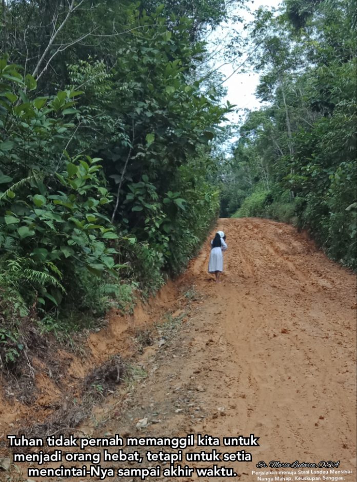 Ilustrasi: Jalan berlumpur di Nanga Mahap, Kabupaten Sekadau, Keuskupan Sanggau, Kalbar. (Sr. Ludovika OSA)