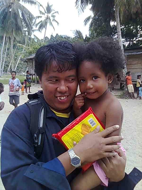 Romo Cahyo Koko Handoko Pr imam diosesan KAS saat bertugas menjadi pastor paroki di Wasior, Manokwari, Papua Barat. (Ist)