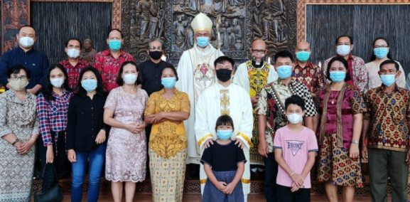 Diakon Nedi dan Keluarga Besar
