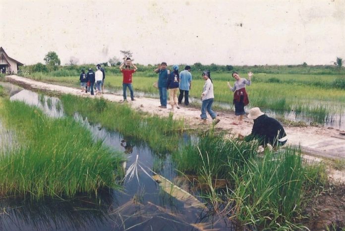 Gereja St petrus Stasi Sebakung di tengah rawa (doc.liem)