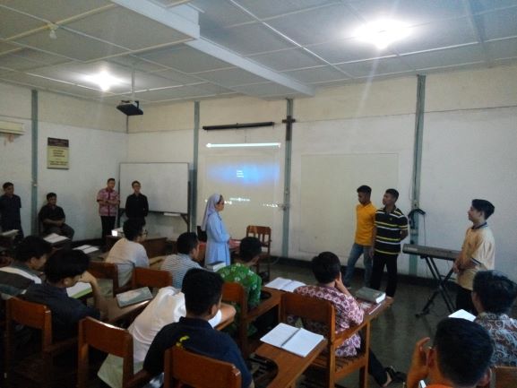 Ilustrasi - Program pendidikan seksualitas oleh Sr. Kristina Fransiska CP selaku fasilitator program kegiatan Komisi Seminari KWI dan Paguyuban Gembala Utama (PGU) di Seminari TOR Lawang (Mathias Hariyadi)