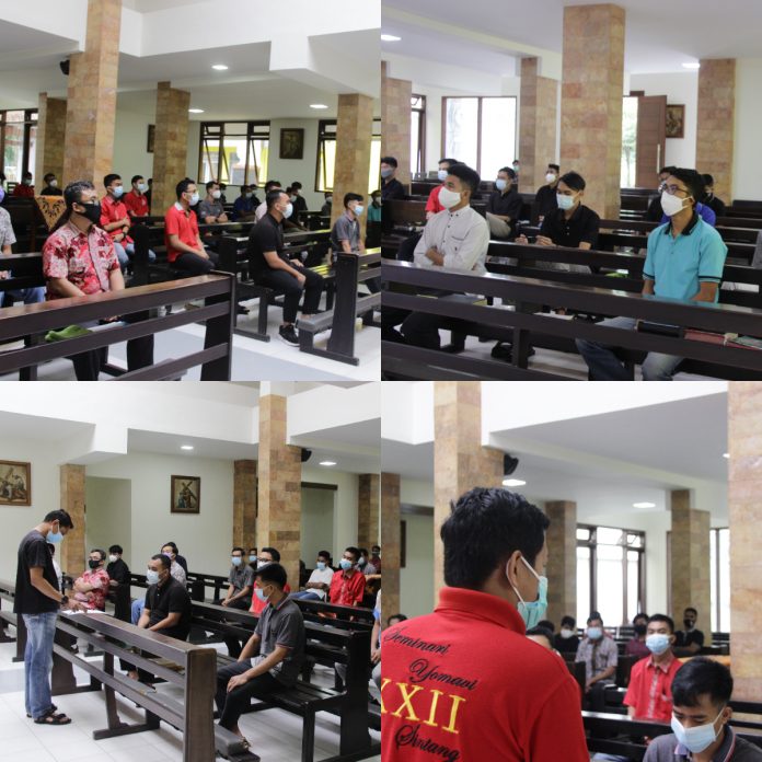 Inisisiasi tentang acara kegiatan liturgi bagi para frater tingkat satu Seminari Tinggi Interdiosesan San Giovanni XIII Malang. (Ranubaya)