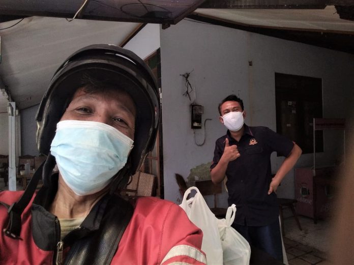 Gerakan berbagi amal kasih untuk para pasien Covid-19 oleh Jolali, komunitas jaringan kelompok Jualan Online Umat Lintas Paroki di Yogyakarta. (Ist)