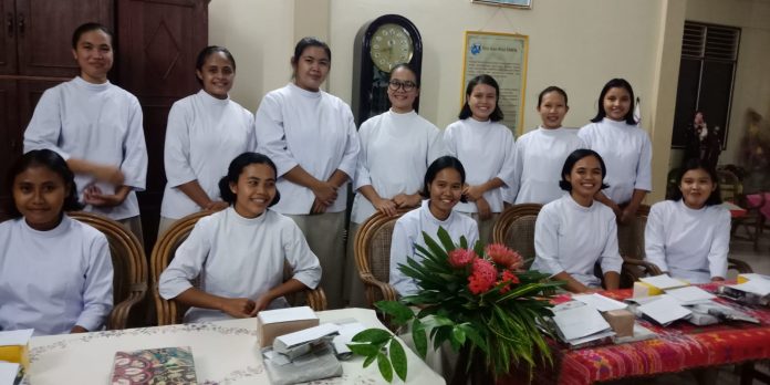 Wajah-wajah ceria dari ke-12 remaja puteri yang resmi mejadi Postulan Kongregasi Suster Rakyat SMFA. (Sr. Kresentia Yati SMFA)