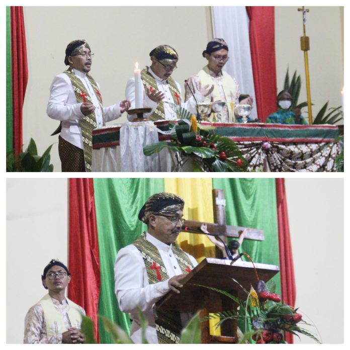 Perayaan Ekaristi Inkulturasi Jawa di Malam Satu Suro di Stasi Tegal Arum, Baturaja, Keuskupan Agung Palembang. (Sr. Fransiska Agustine FSGM)