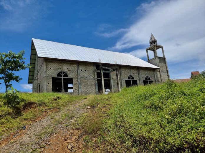 Bangunan gereja Paroki Apau Kayan di kawasan pedalaman Keuskupan Tanjung Selor, Kaltara. (Romo Sixtus Pr)