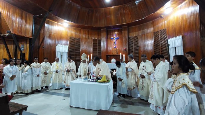 Kelola asrama dan karya pastoral di Paroki Menukung, Kabupaten Sintang, Kalbar, menjadi pinjakan awal pertama Kongregasi Suster Puteri Maria dan Joseph (PMY) di wilayah pastoral Keuskupan Sintang, Kalbar.