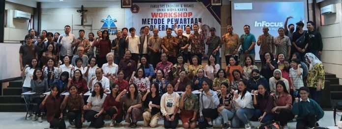 Para peserta lokakarya literasi media untuk misi pewartaan Kabar Gembira yang dibesut Unika Widya Karya Malang. (Panitia)