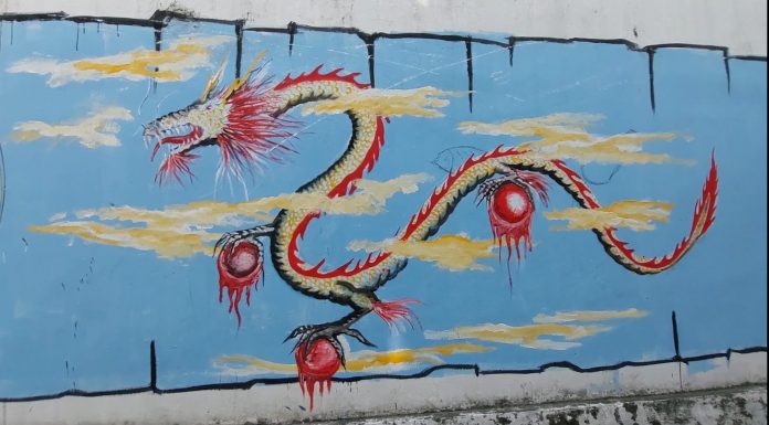 Lukisan mural bergambar naga di sebuah lorong kecil bernama Gang Buntu di tepi Jalan Raya Lasem (Titch TV/Mathias Hariyadi)