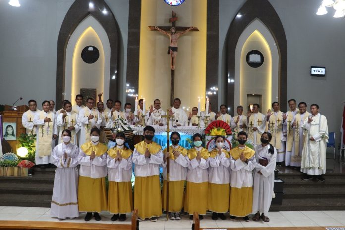 Paroki Bengkulu gelar perayaan ekaristi syukur atas peringatan 100 tahun Prefektur Apostolik Bengkulu dan 100 tahun kehadiran SCJ di Indonesia. (Juliana Sriana Sinaga/Paroki Bengkulu)