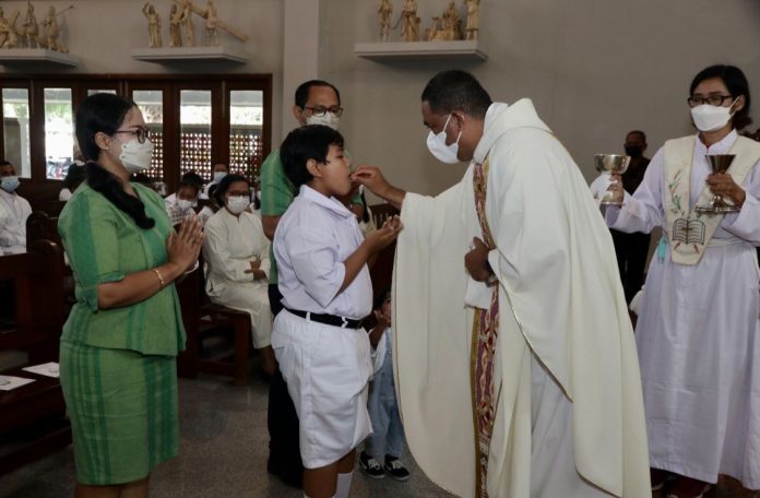 Ilustrasi - Penerimaan Komuni Pertama di Gereja St. Paulus Paroki Kleca, Surakarta (Sie Komsos Paroki Kleca)