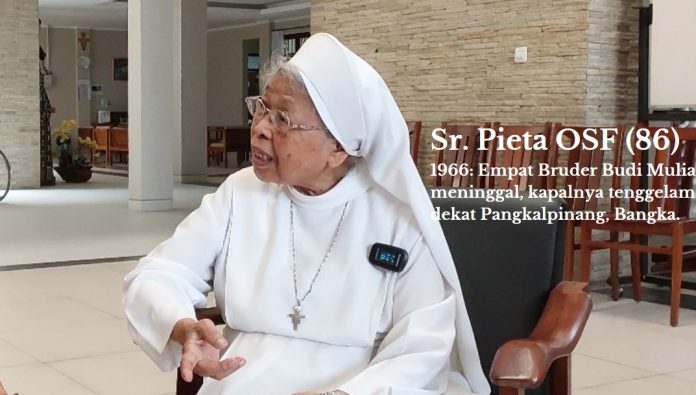 Sr. Pieta Mursijati OSF genap berusia 86 tahun bulan Juni 2023. Tahun 1966 lalu, ia kehilangan adik kandungnya Br. Dominikus Sutrisna BM yang bersama tiga bruder Budi Mulia lainnya meninggal, karena kapal yang mereka tumpangi tenggelam dekat perarian Pangkalpinang, Bangka. (Titch TV/ Mathias Hariyadi)