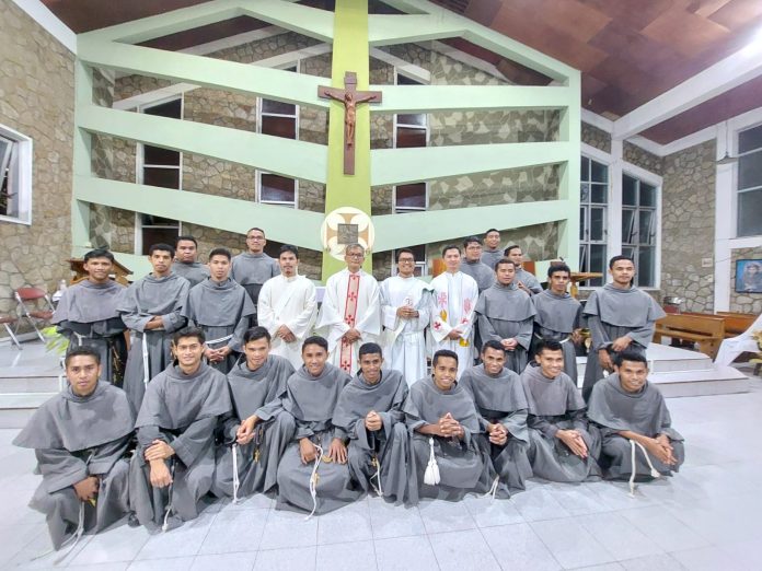 Pembaruan kaul para Frater Fransiskan Konventual di Biara St. Bonaventura, Sinaksak, Pematangsiantar, Sumut. (Romo Fictorium N. Ginting OFMConv)